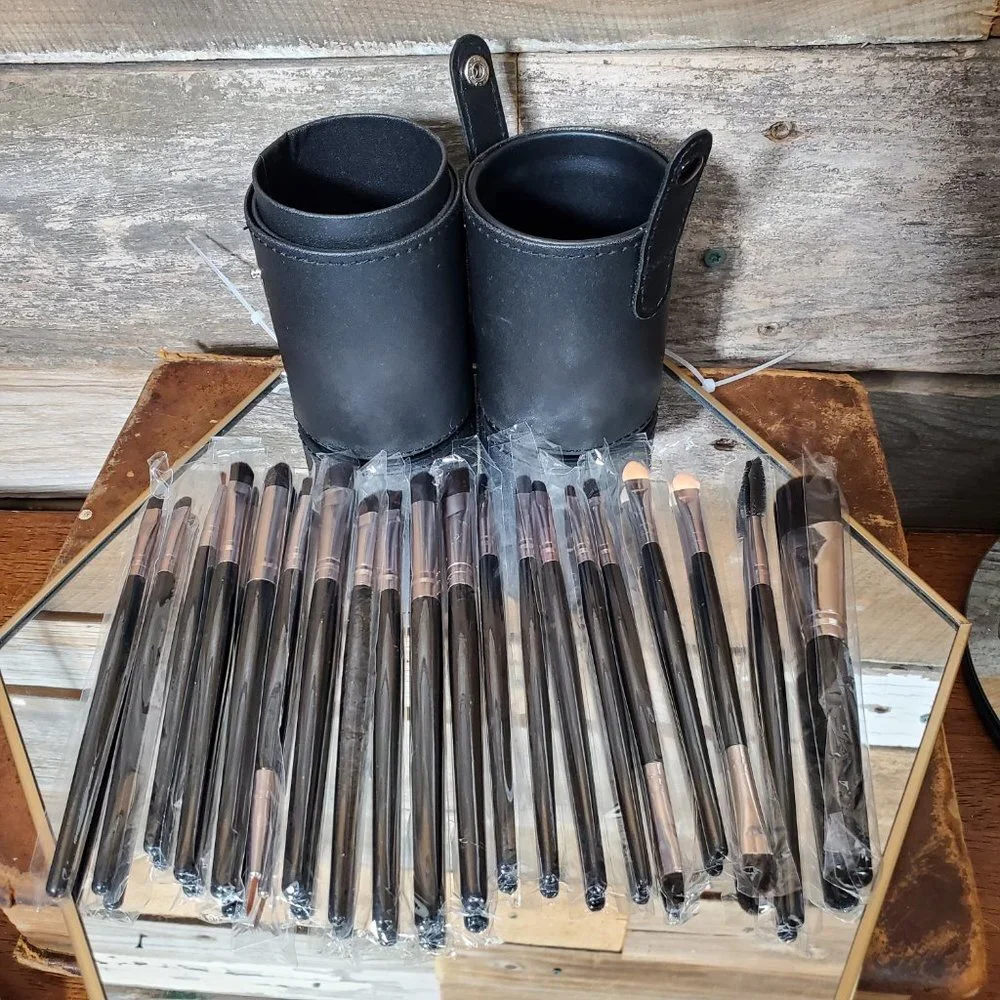 Makeup Brushes - Set of 20 - Black Handles - 6